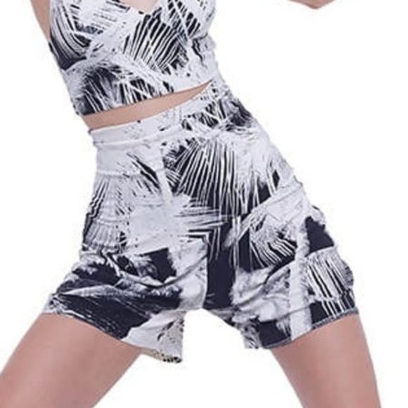 NORMA KAMALI High Waist Printed Shorts - Picture 1 of 5